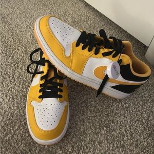 Nike Air Jordan 1 Low Taxi White Orange  2022 Sneakers Men's Size 10